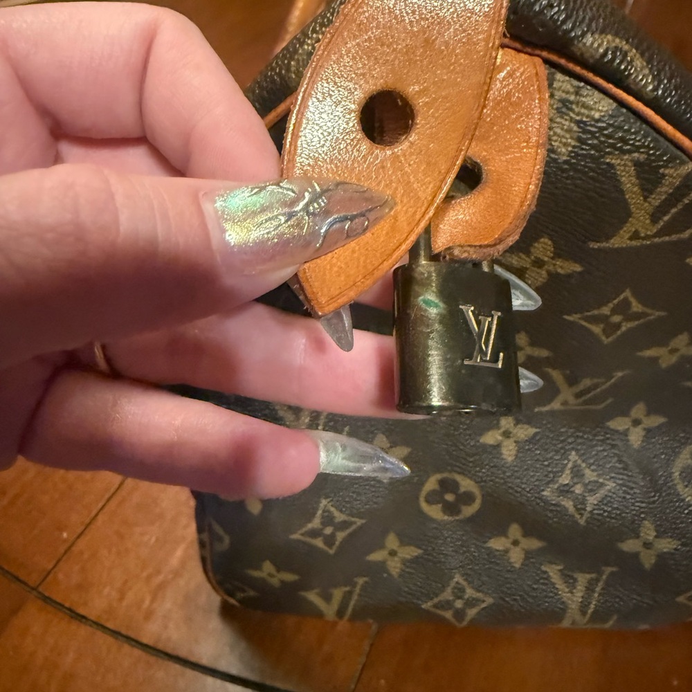 Loius Vuitton Authentic Brown & Tan Monogram Speedy 30 Bag - Picture 4 of 11